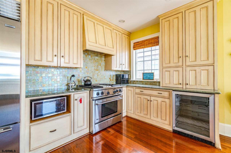 1401 Beach, Cape May, New Jersey 08204, 8 Bedrooms Bedrooms, 15 Rooms Rooms,6 BathroomsBathrooms,Residential,For Sale,Beach,541902