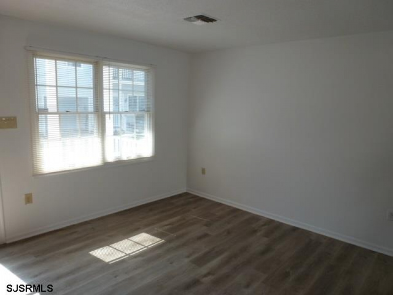 5 CLIPPER COURT, New Jersey 08401, 3 Bedrooms Bedrooms, 6 Rooms Rooms,2 BathroomsBathrooms,Rental non-commercial,For Sale,CLIPPER COURT,541953