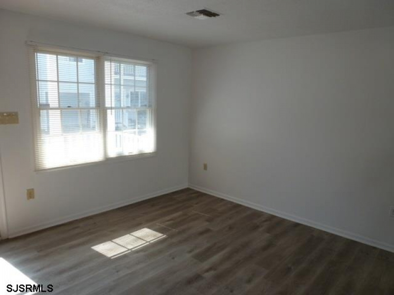 5 CLIPPER COURT, New Jersey 08401, 3 Bedrooms Bedrooms, 6 Rooms Rooms,2 BathroomsBathrooms,Rental non-commercial,For Sale,CLIPPER COURT,541953