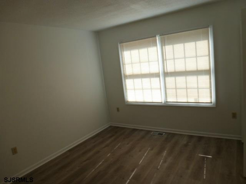 5 CLIPPER COURT, New Jersey 08401, 3 Bedrooms Bedrooms, 6 Rooms Rooms,2 BathroomsBathrooms,Rental non-commercial,For Sale,CLIPPER COURT,541953