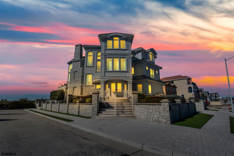 32 Ocean, Brigantine, New Jersey 08203, 6 Bedrooms Bedrooms, 12 Rooms Rooms,6 BathroomsBathrooms,Residential,For Sale,Ocean,541975