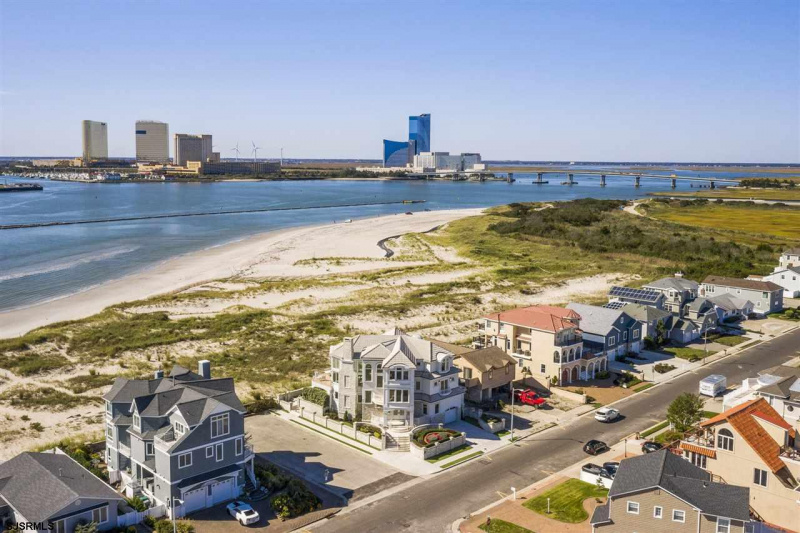 32 Ocean, Brigantine, New Jersey 08203, 6 Bedrooms Bedrooms, 12 Rooms Rooms,6 BathroomsBathrooms,Residential,For Sale,Ocean,541975