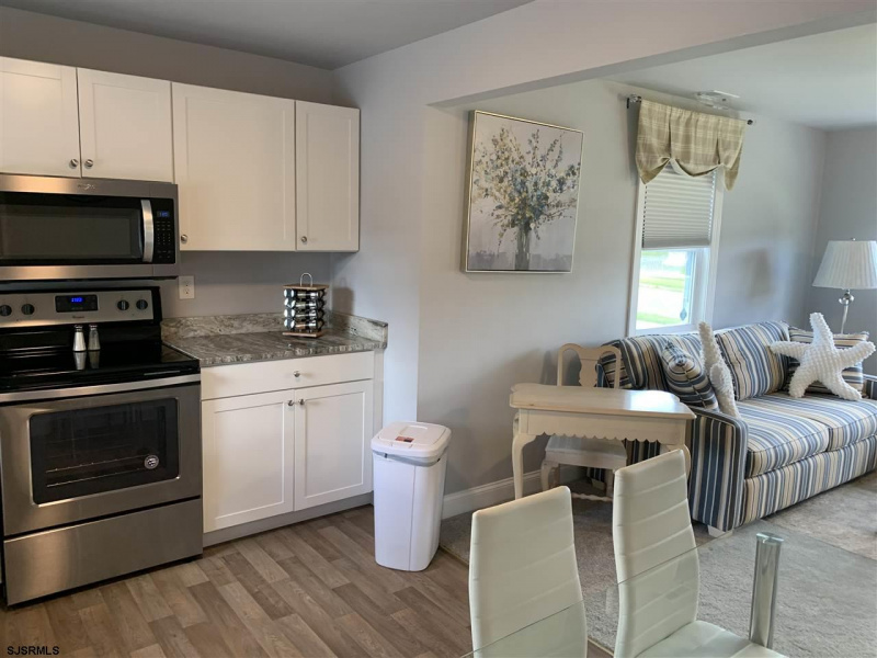 211 Oxford Circle, Northfield, New Jersey 08226-9999, 2 Bedrooms Bedrooms, 6 Rooms Rooms,1 BathroomBathrooms,Residential,For Sale,Oxford Circle,541987