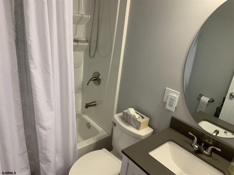 211 Oxford Circle, Northfield, New Jersey 08226-9999, 2 Bedrooms Bedrooms, 6 Rooms Rooms,1 BathroomBathrooms,Residential,For Sale,Oxford Circle,541987