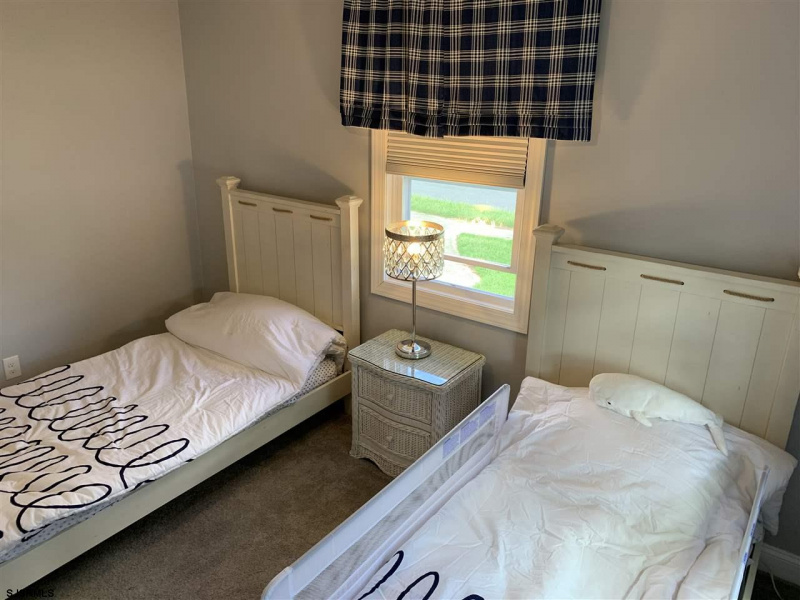211 Oxford Circle, Northfield, New Jersey 08226-9999, 2 Bedrooms Bedrooms, 6 Rooms Rooms,1 BathroomBathrooms,Residential,For Sale,Oxford Circle,541987