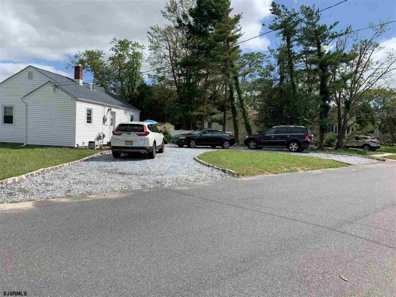 211 Oxford Circle, Northfield, New Jersey 08226-9999, 2 Bedrooms Bedrooms, 6 Rooms Rooms,1 BathroomBathrooms,Residential,For Sale,Oxford Circle,541987