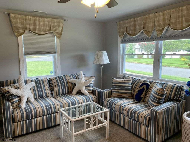211 Oxford Circle, Northfield, New Jersey 08226-9999, 2 Bedrooms Bedrooms, 6 Rooms Rooms,1 BathroomBathrooms,Residential,For Sale,Oxford Circle,541987