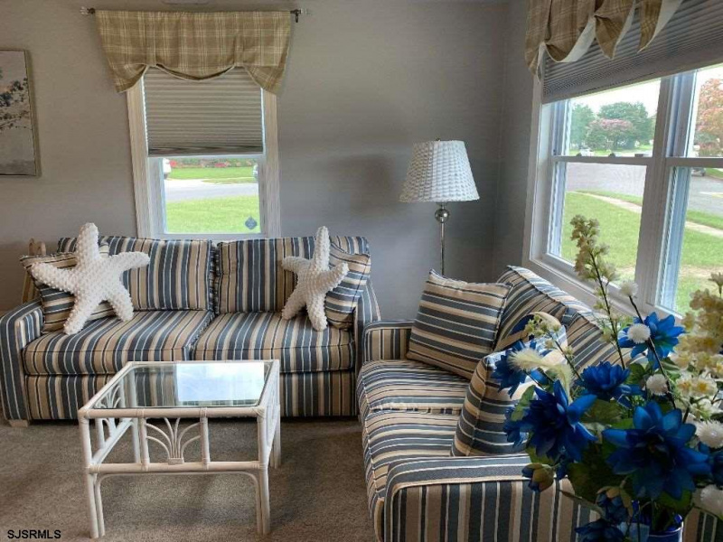 211 Oxford Circle, Northfield, New Jersey 08226-9999, 2 Bedrooms Bedrooms, 6 Rooms Rooms,1 BathroomBathrooms,Residential,For Sale,Oxford Circle,541987