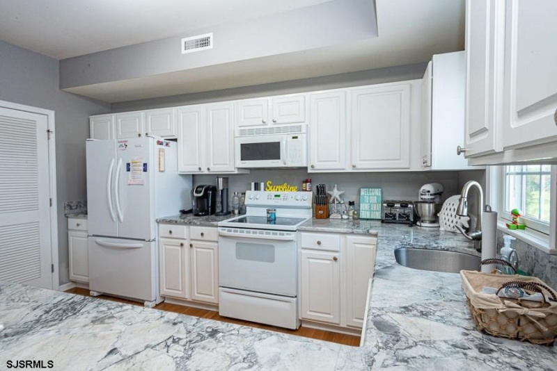901 Shore, Somers Point, New Jersey 08244, 3 Bedrooms Bedrooms, 7 Rooms Rooms,3 BathroomsBathrooms,Condominium,For Sale,Shore,541980