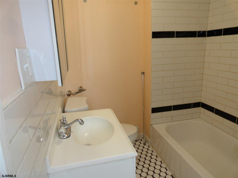 3 Victoria, Atlantic City, New Jersey 08401, 2 Bedrooms Bedrooms, 5 Rooms Rooms,1 BathroomBathrooms,Residential,For Sale,Victoria,542015