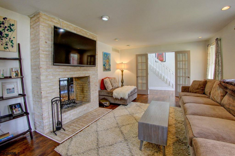 1 Spring, Linwood, New Jersey 08221, 4 Bedrooms Bedrooms, 10 Rooms Rooms,3 BathroomsBathrooms,Residential,For Sale,Spring,542032
