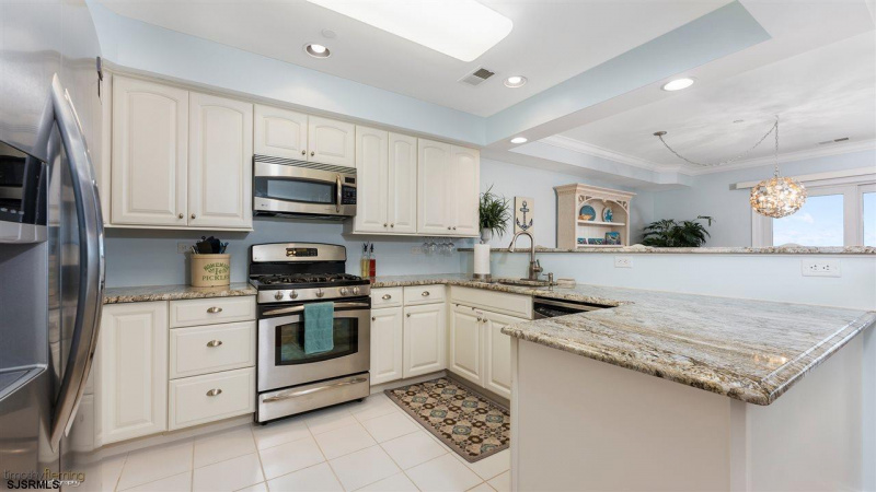 101 Spruce Ave, North Wildwood, New Jersey 08260, 3 Bedrooms Bedrooms, 8 Rooms Rooms,2 BathroomsBathrooms,Condominium,For Sale,Spruce Ave,542044