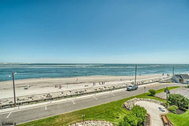 101 Spruce Ave, North Wildwood, New Jersey 08260, 3 Bedrooms Bedrooms, 8 Rooms Rooms,2 BathroomsBathrooms,Condominium,For Sale,Spruce Ave,542044