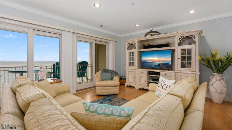 101 Spruce Ave, North Wildwood, New Jersey 08260, 3 Bedrooms Bedrooms, 8 Rooms Rooms,2 BathroomsBathrooms,Condominium,For Sale,Spruce Ave,542044