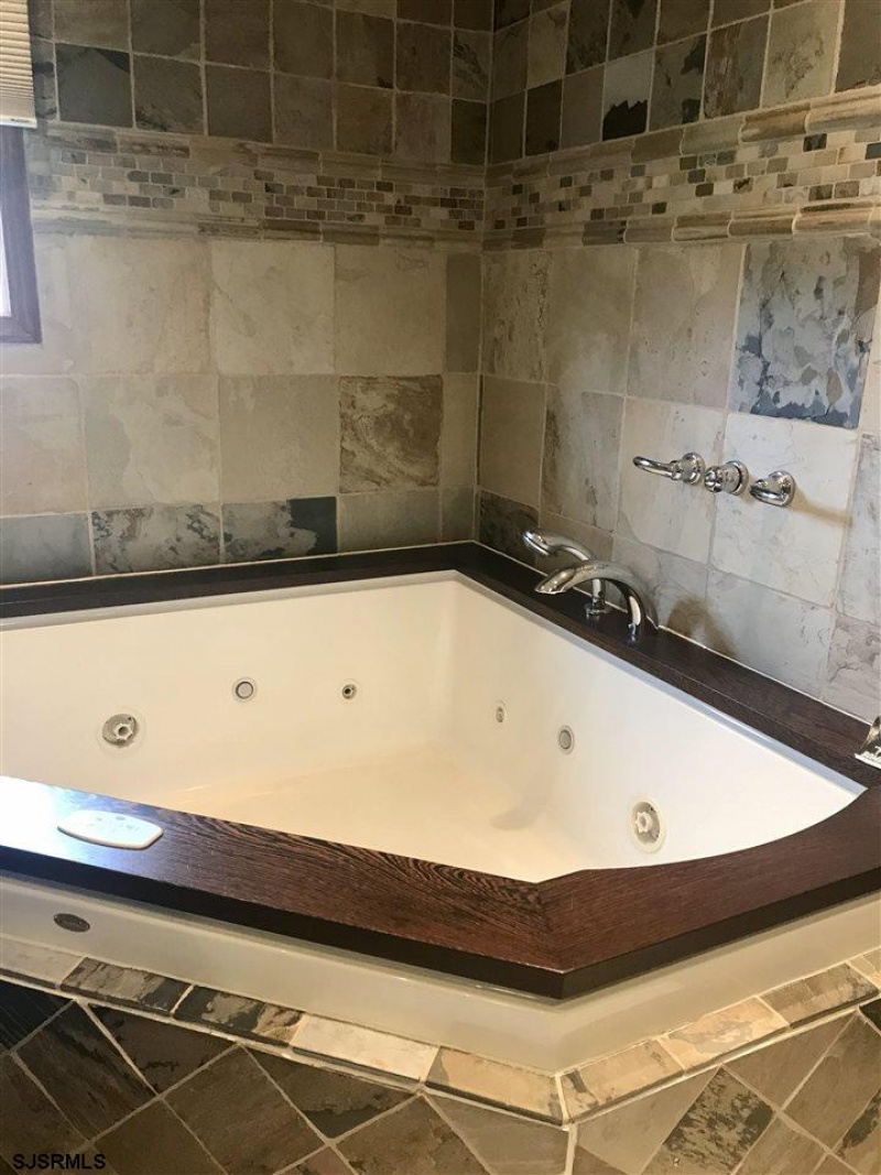 1 Laurel, Somers Point, New Jersey 08244, 4 Bedrooms Bedrooms, 11 Rooms Rooms,3 BathroomsBathrooms,Residential,For Sale,Laurel,542085