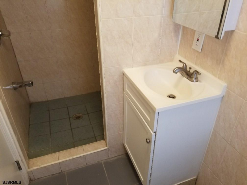 46 Delancy, Atlantic City, New Jersey 08401, 5 Bedrooms Bedrooms, 9 Rooms Rooms,2 BathroomsBathrooms,Residential,For Sale,Delancy,542094