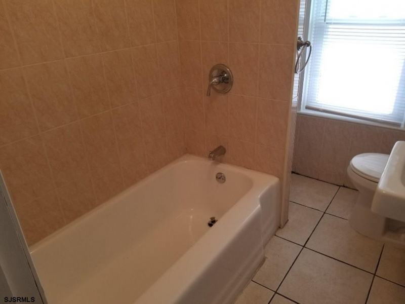 46 Delancy, Atlantic City, New Jersey 08401, 5 Bedrooms Bedrooms, 9 Rooms Rooms,2 BathroomsBathrooms,Residential,For Sale,Delancy,542094