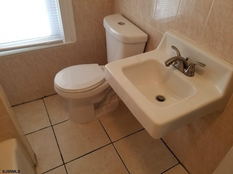 46 Delancy, Atlantic City, New Jersey 08401, 5 Bedrooms Bedrooms, 9 Rooms Rooms,2 BathroomsBathrooms,Residential,For Sale,Delancy,542094