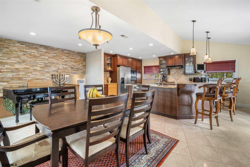 2 Essex, Margate, New Jersey 08402, 5 Bedrooms Bedrooms, 11 Rooms Rooms,2 BathroomsBathrooms,Residential,For Sale,Essex,542161
