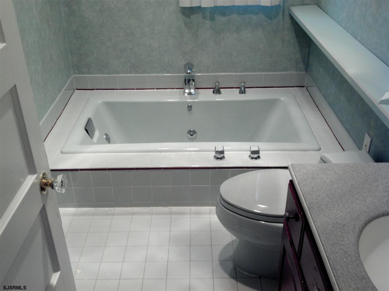 2000 Shore Rd, Northfield, New Jersey 08225, 3 Bedrooms Bedrooms, 7 Rooms Rooms,1 BathroomBathrooms,Residential,For Sale,Shore Rd,542183