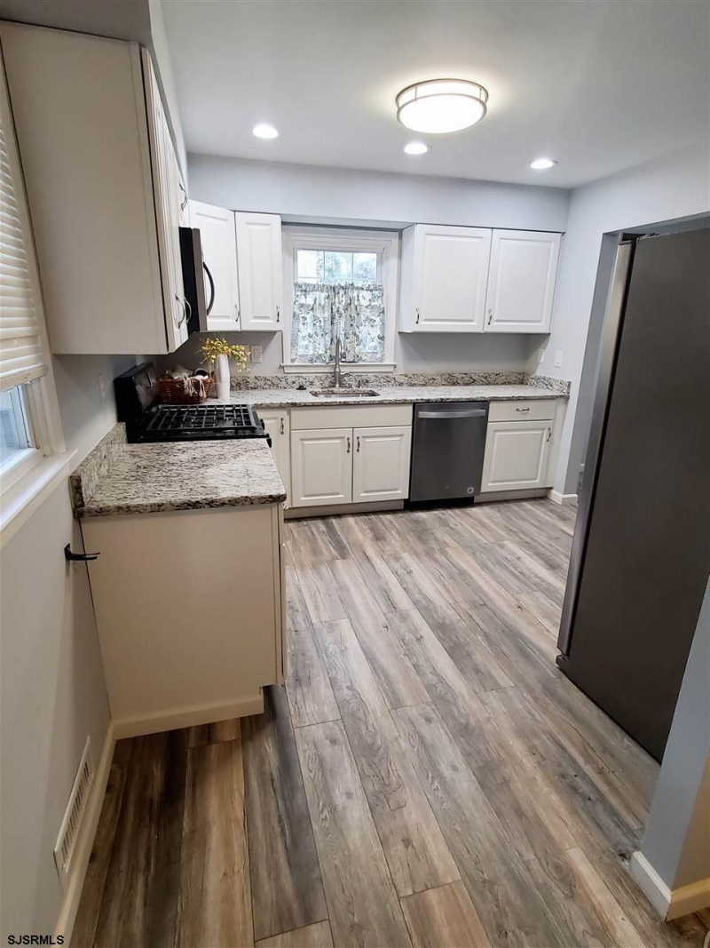 1007 Massachusetts, Somers Point, New Jersey 08244, 5 Bedrooms Bedrooms, 8 Rooms Rooms,2 BathroomsBathrooms,Residential,For Sale,Massachusetts,542208