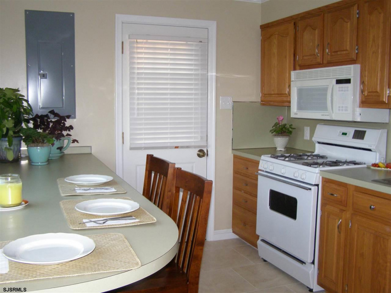 101 Lincoln, Brigantine, New Jersey 08203, 4 Bedrooms Bedrooms, 8 Rooms Rooms,2 BathroomsBathrooms,Residential,For Sale,Lincoln,541489