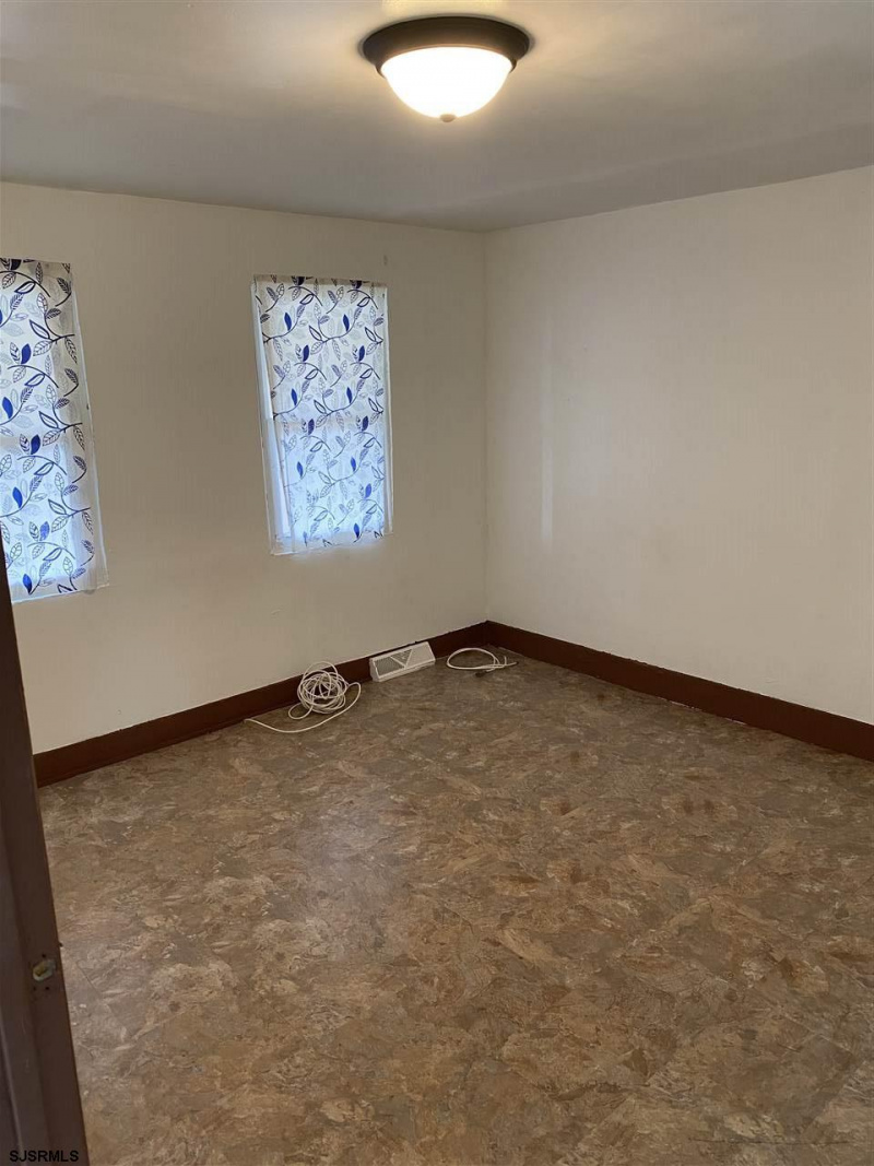 709 Dock St, Millville, New Jersey 08332, 3 Bedrooms Bedrooms, 5 Rooms Rooms,1 BathroomBathrooms,Residential,For Sale,Dock St,543090