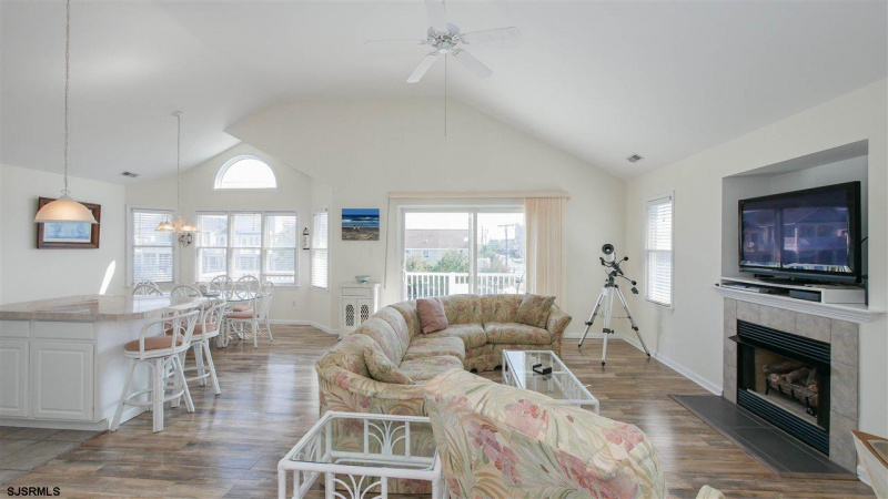 1462 West, Ocean City, New Jersey 08226, 4 Bedrooms Bedrooms, 8 Rooms Rooms,2 BathroomsBathrooms,Condominium,For Sale,West,543002