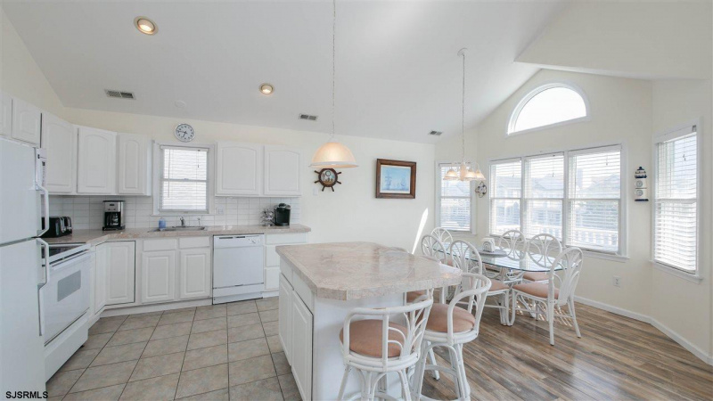 1462 West, Ocean City, New Jersey 08226, 4 Bedrooms Bedrooms, 8 Rooms Rooms,2 BathroomsBathrooms,Condominium,For Sale,West,543002