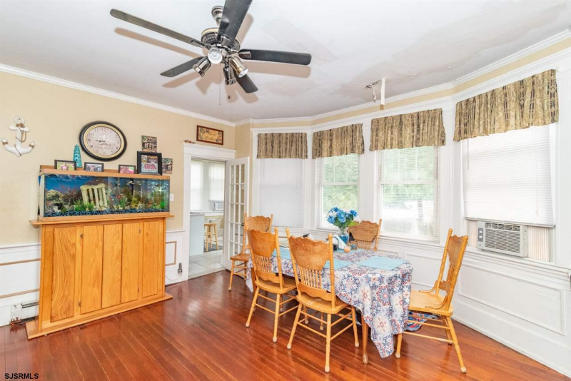 302 California Ave, Pleasantville, New Jersey 08232, 7 Bedrooms Bedrooms, 12 Rooms Rooms,3 BathroomsBathrooms,Residential,For Sale,California Ave,540528