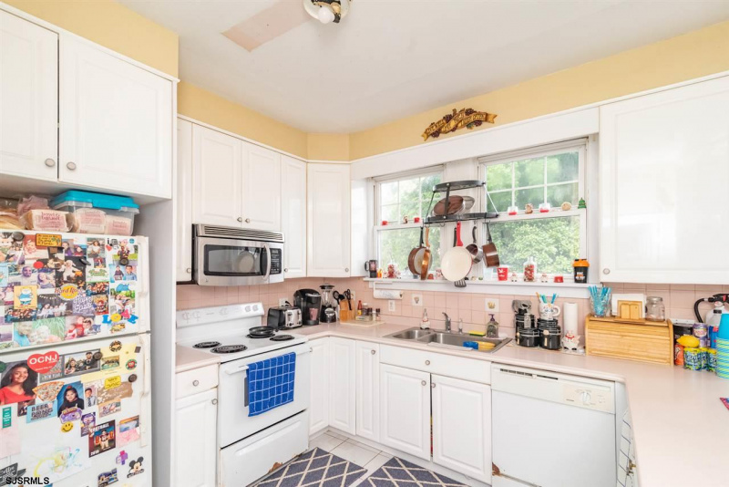 302 California Ave, Pleasantville, New Jersey 08232, 7 Bedrooms Bedrooms, 12 Rooms Rooms,3 BathroomsBathrooms,Residential,For Sale,California Ave,540528