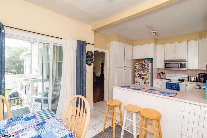 302 California Ave, Pleasantville, New Jersey 08232, 7 Bedrooms Bedrooms, 12 Rooms Rooms,3 BathroomsBathrooms,Residential,For Sale,California Ave,540528