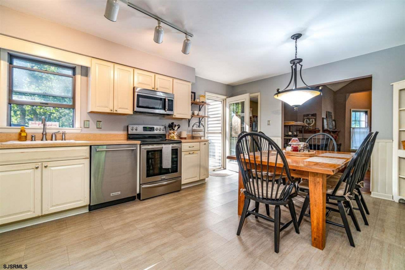 38 Church Rd, Marmora, New Jersey 08223, 4 Bedrooms Bedrooms, 10 Rooms Rooms,2 BathroomsBathrooms,Residential,For Sale,Church Rd,543123