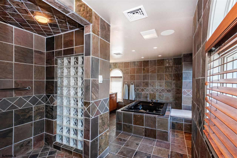 4501 Boardwalk #B, Atlantic City, New Jersey 08401, 3 Bedrooms Bedrooms, 8 Rooms Rooms,3 BathroomsBathrooms,Residential,For Sale,Boardwalk #B,543136