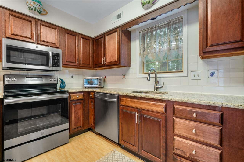 535 Revere Way, Galloway Township, New Jersey 08205, 3 Bedrooms Bedrooms, 10 Rooms Rooms,2 BathroomsBathrooms,Residential,For Sale,Revere Way,541942