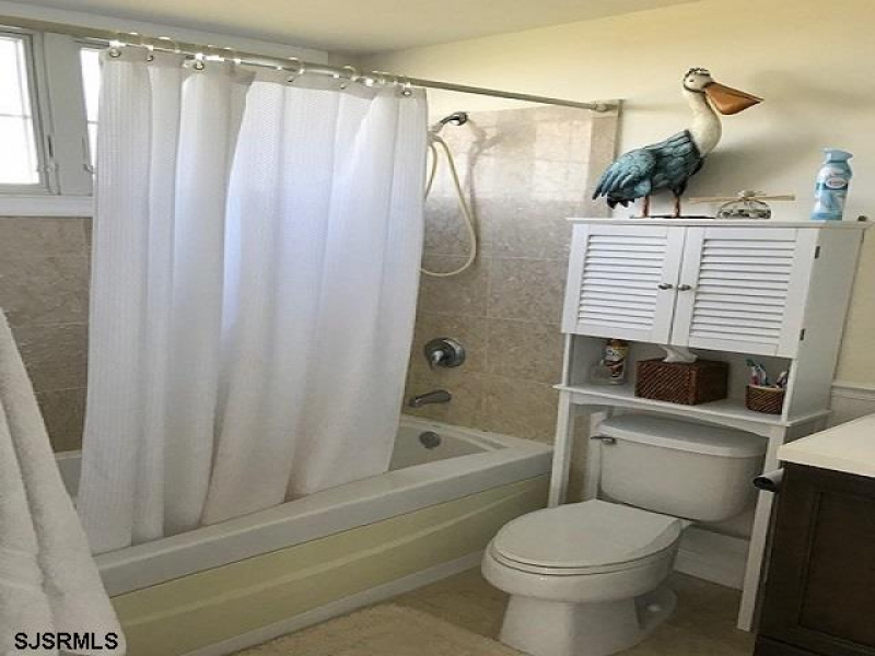 2 Neptune Dr, New Jersey 08244, 3 Bedrooms Bedrooms, 6 Rooms Rooms,3 BathroomsBathrooms,Rental non-commercial,For Sale,Neptune Dr,543404