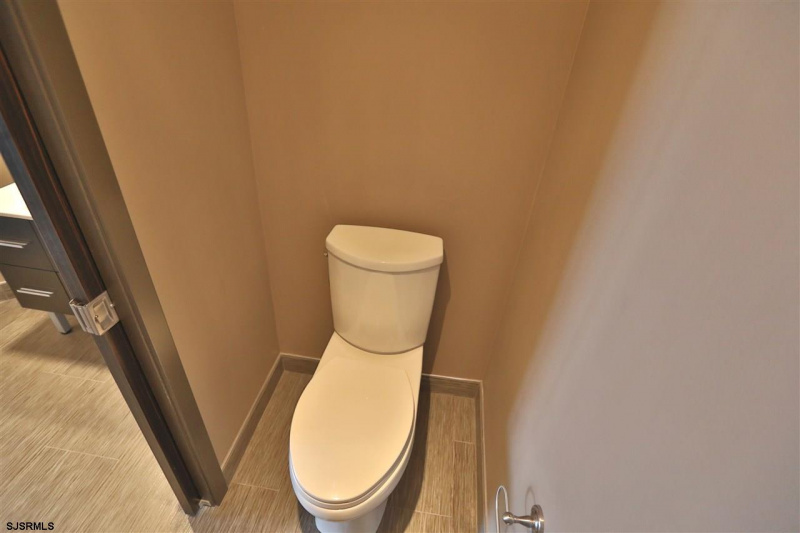 3851 Boardwalk, Atlantic City, New Jersey 08401, 1 Bedroom Bedrooms, 4 Rooms Rooms,1 BathroomBathrooms,Condominium,For Sale,Boardwalk,539618