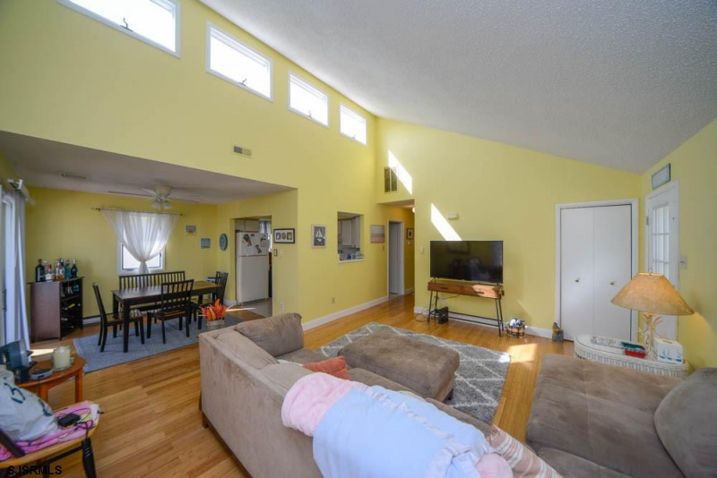 210 Simpson Ave 2nd Floor, Ocean City, New Jersey 08226, 3 Bedrooms Bedrooms, 7 Rooms Rooms,2 BathroomsBathrooms,Condominium,For Sale,Simpson Ave 2nd Floor,543735