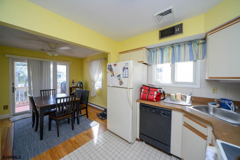 210 Simpson Ave 2nd Floor, Ocean City, New Jersey 08226, 3 Bedrooms Bedrooms, 7 Rooms Rooms,2 BathroomsBathrooms,Condominium,For Sale,Simpson Ave 2nd Floor,543735