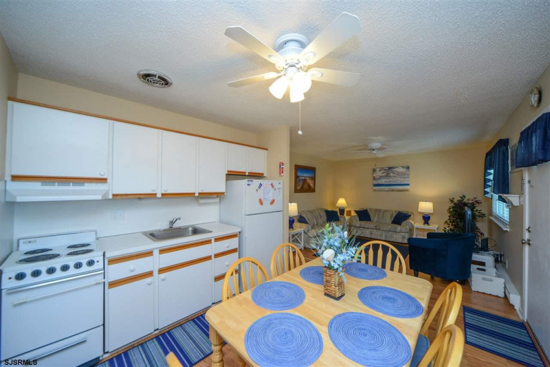 825 Plymouth, Ocean City, New Jersey 08226, 2 Bedrooms Bedrooms, 5 Rooms Rooms,1 BathroomBathrooms,Condominium,For Sale,Plymouth,543739