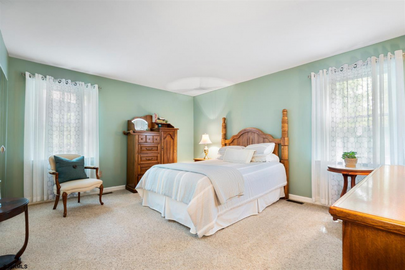 211 Linda, Galloway Township, New Jersey 08205, 5 Bedrooms Bedrooms, 15 Rooms Rooms,3 BathroomsBathrooms,Residential,For Sale,Linda,539244