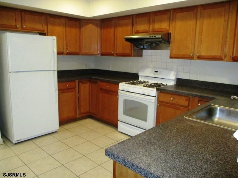 328 Pennsylvania, Atlantic City, New Jersey 08401, 3 Bedrooms Bedrooms, 6 Rooms Rooms,2 BathroomsBathrooms,Residential,For Sale,Pennsylvania,540466
