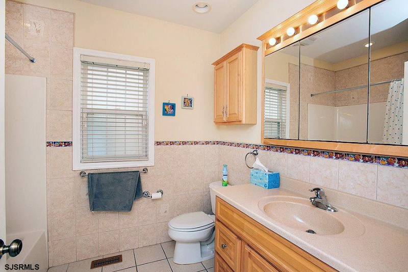 3925 Central Ave, Ocean City, New Jersey 08226, 4 Bedrooms Bedrooms, 8 Rooms Rooms,3 BathroomsBathrooms,Condominium,For Sale,Central Ave,544034