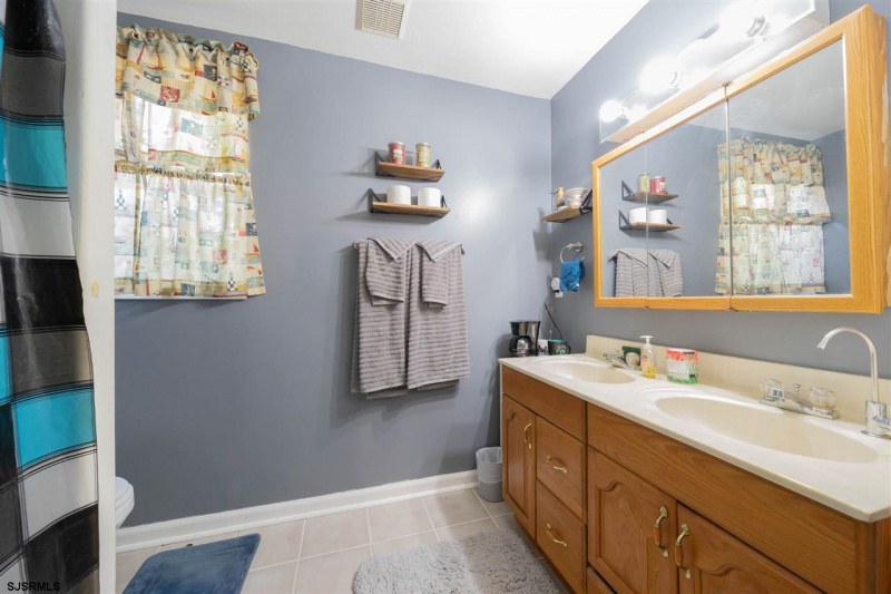 4030 Oak Rd, Buena Vista Township, New Jersey 08310, 5 Bedrooms Bedrooms, 12 Rooms Rooms,3 BathroomsBathrooms,Residential,For Sale,Oak Rd,539105