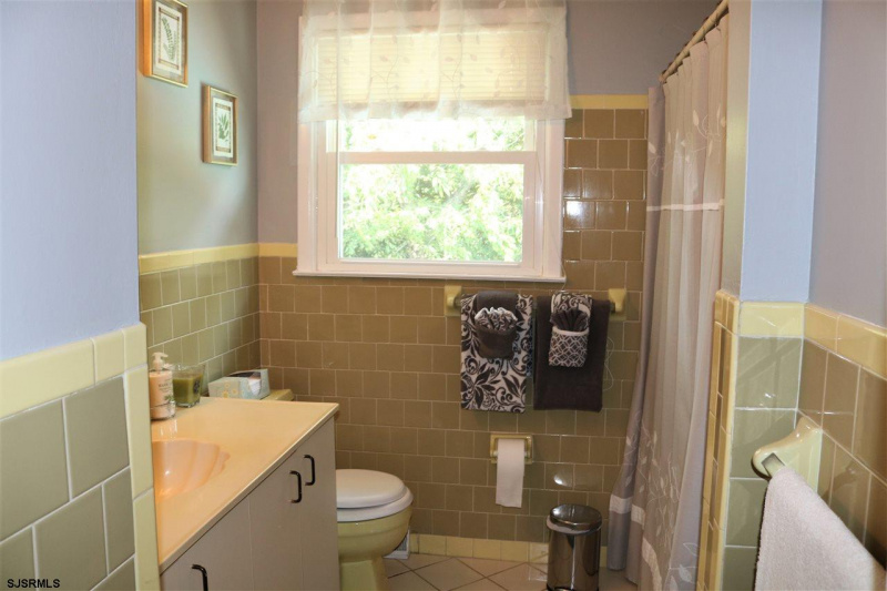 403 Burning Tree Blvd, Absecon, New Jersey 08201, 3 Bedrooms Bedrooms, 9 Rooms Rooms,2 BathroomsBathrooms,Residential,For Sale,Burning Tree Blvd,539675